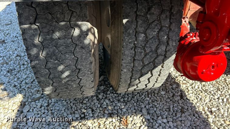 image for item ET6595 1998 Peterbilt 379 semi truck