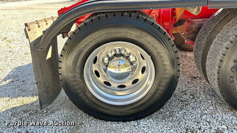 image for item ET6595 1998 Peterbilt 379 semi truck