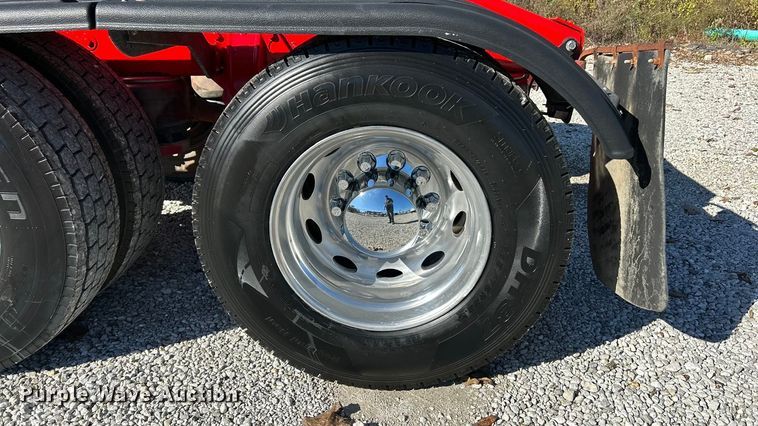 image for item ET6595 1998 Peterbilt 379 semi truck