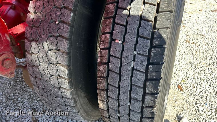 image for item ET6595 1998 Peterbilt 379 semi truck