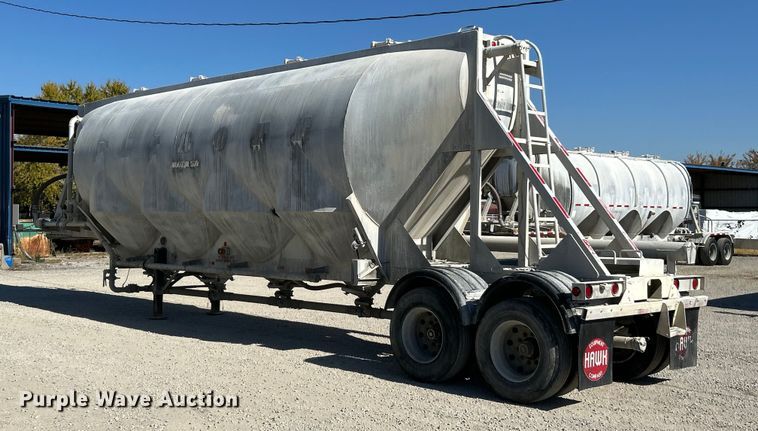 image for item ET6624 1992 J&L Tank pneumatic dry bulk trailer