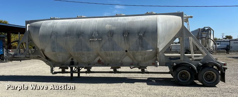 image for item ET6624 1992 J&L Tank pneumatic dry bulk trailer