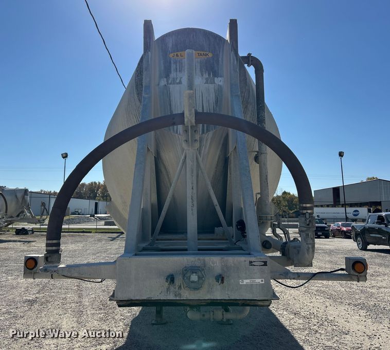 image for item ET6624 1992 J&L Tank pneumatic dry bulk trailer