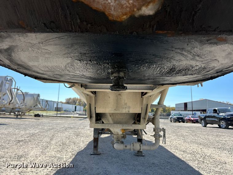 image for item ET6624 1992 J&L Tank pneumatic dry bulk trailer