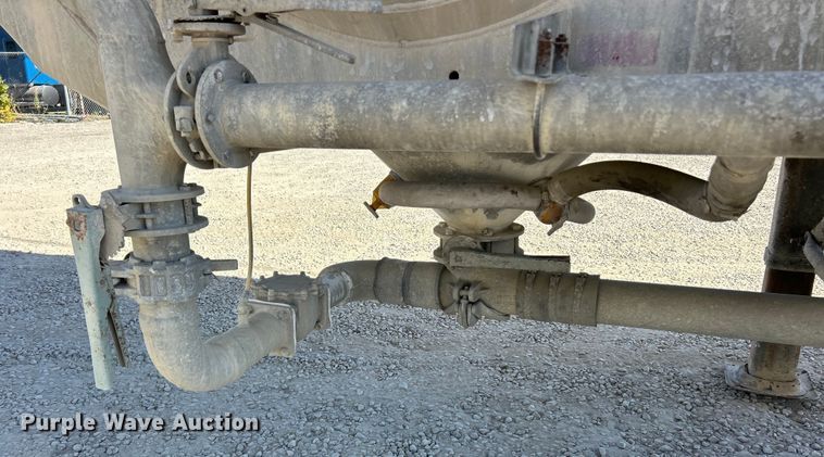 image for item ET6624 1992 J&L Tank pneumatic dry bulk trailer