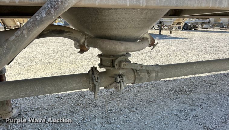 image for item ET6624 1992 J&L Tank pneumatic dry bulk trailer