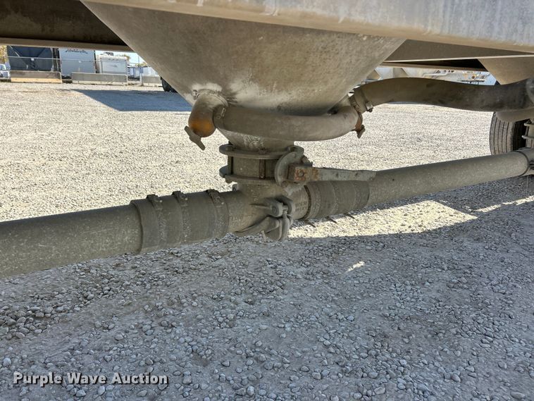 image for item ET6624 1992 J&L Tank pneumatic dry bulk trailer