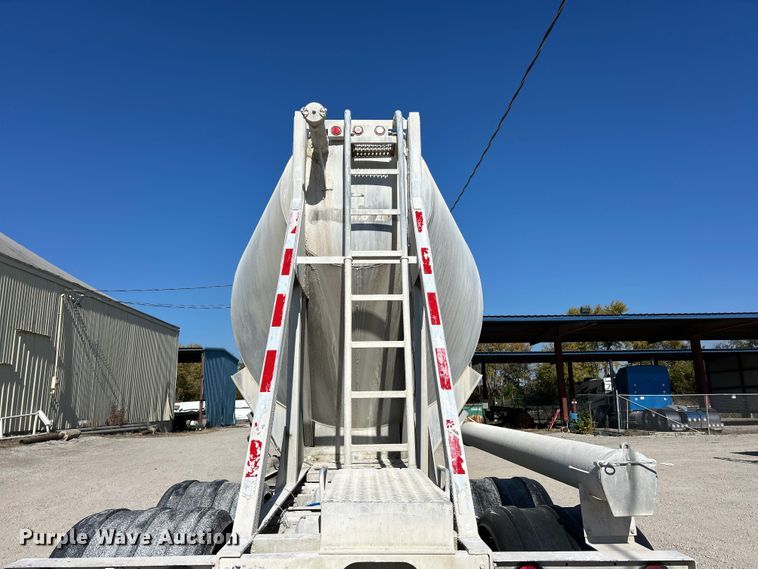 image for item ET6624 1992 J&L Tank pneumatic dry bulk trailer