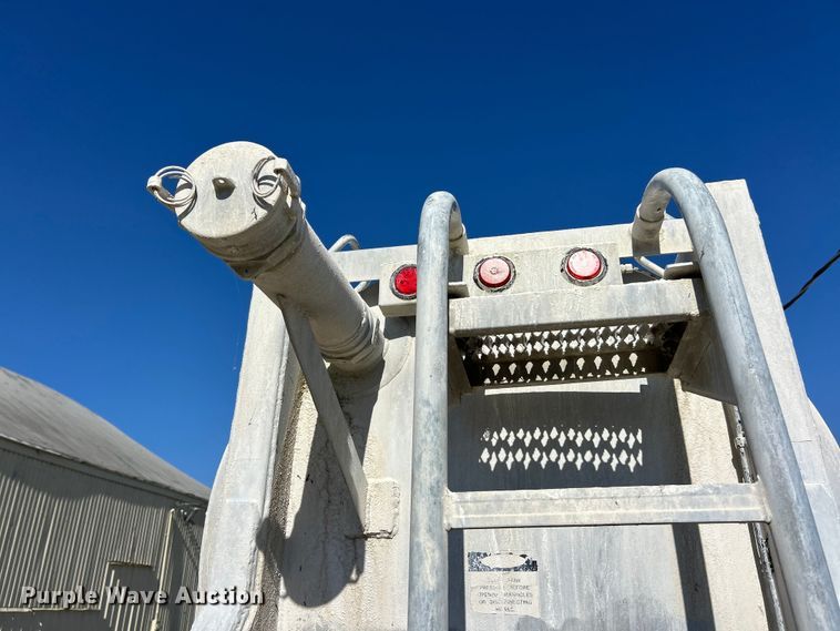 image for item ET6624 1992 J&L Tank pneumatic dry bulk trailer