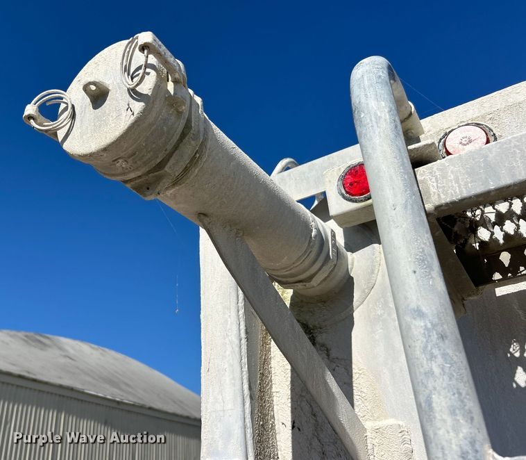 image for item ET6624 1992 J&L Tank pneumatic dry bulk trailer