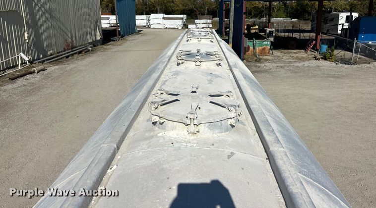 image for item ET6624 1992 J&L Tank pneumatic dry bulk trailer