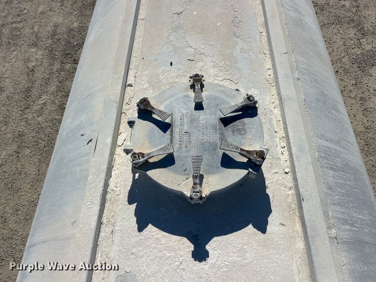 image for item ET6624 1992 J&L Tank pneumatic dry bulk trailer