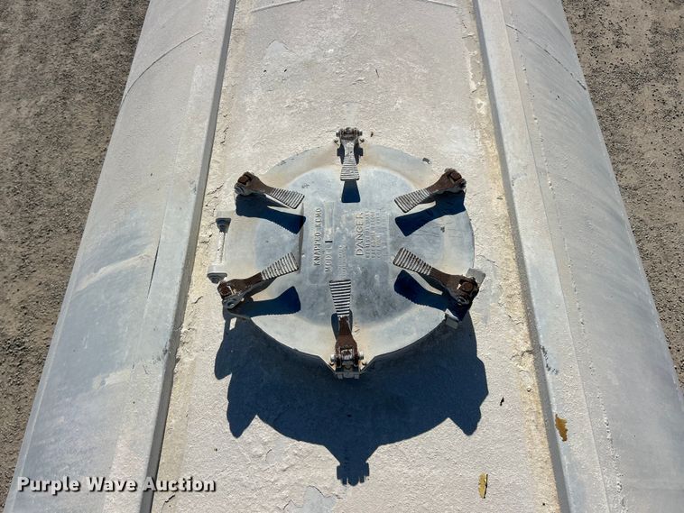 image for item ET6624 1992 J&L Tank pneumatic dry bulk trailer