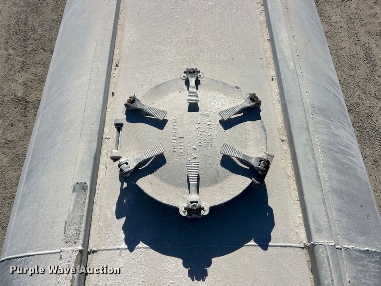 image for item ET6624 1992 J&L Tank pneumatic dry bulk trailer