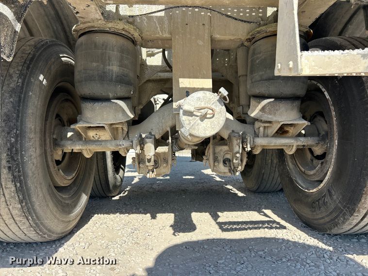 image for item ET6624 1992 J&L Tank pneumatic dry bulk trailer