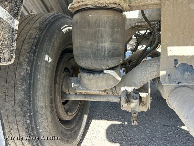 image for item ET6624 1992 J&L Tank pneumatic dry bulk trailer