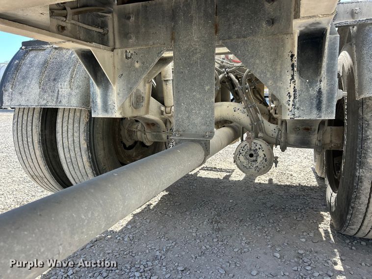 image for item ET6624 1992 J&L Tank pneumatic dry bulk trailer