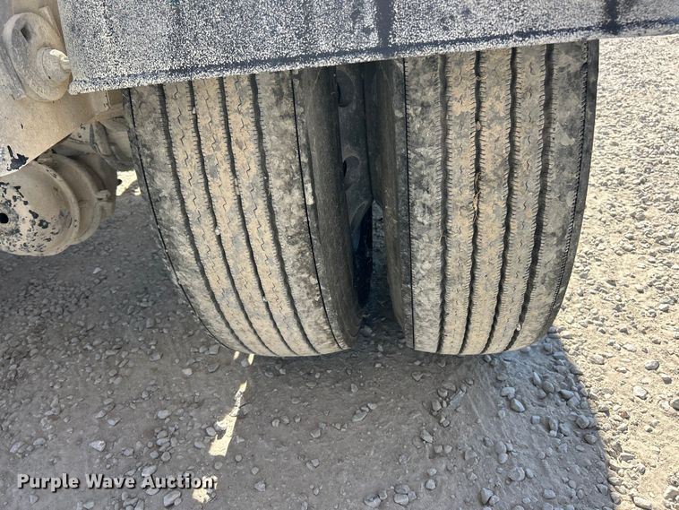 image for item ET6624 1992 J&L Tank pneumatic dry bulk trailer