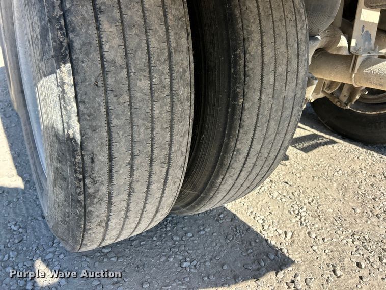 image for item ET6624 1992 J&L Tank pneumatic dry bulk trailer