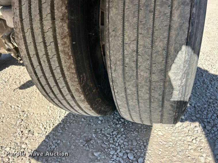 image for item ET6624 1992 J&L Tank pneumatic dry bulk trailer