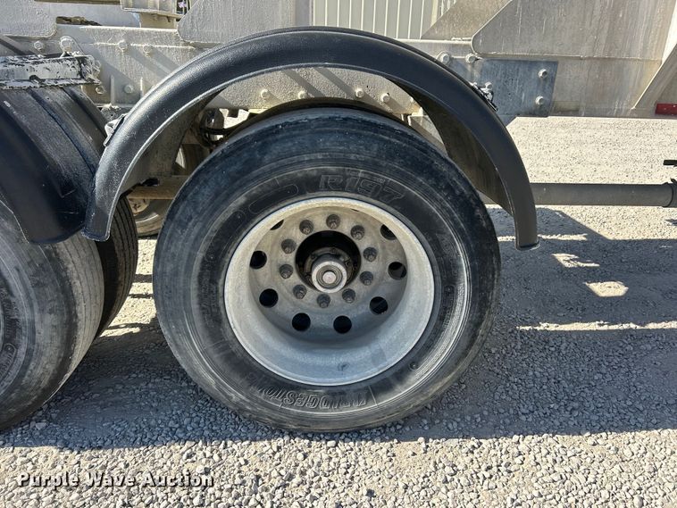 image for item ET6624 1992 J&L Tank pneumatic dry bulk trailer