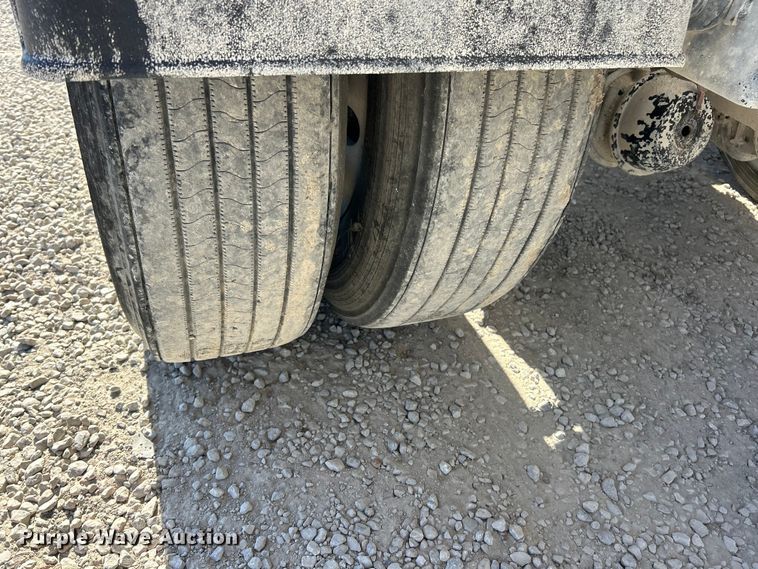 image for item ET6624 1992 J&L Tank pneumatic dry bulk trailer