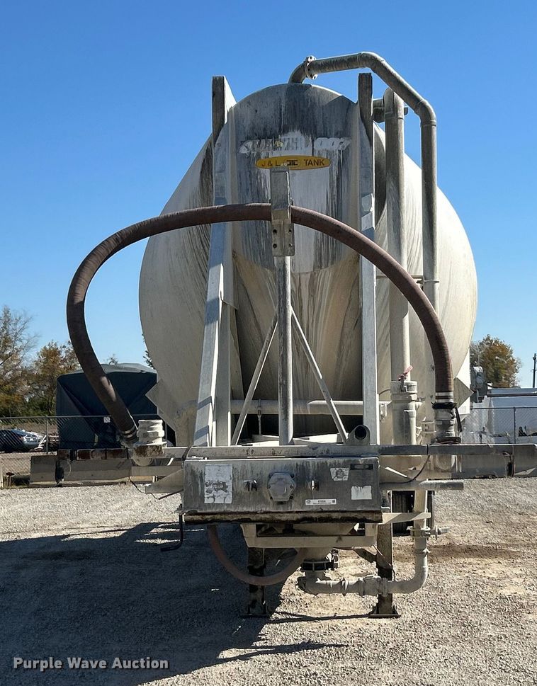 image for item ET6626 1992 J&L Tank pneumatic dry bulk trailer