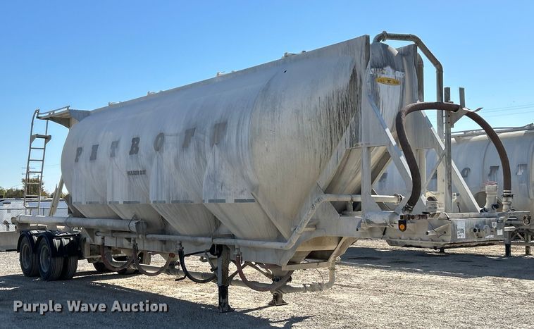 image for item ET6626 1992 J&L Tank pneumatic dry bulk trailer