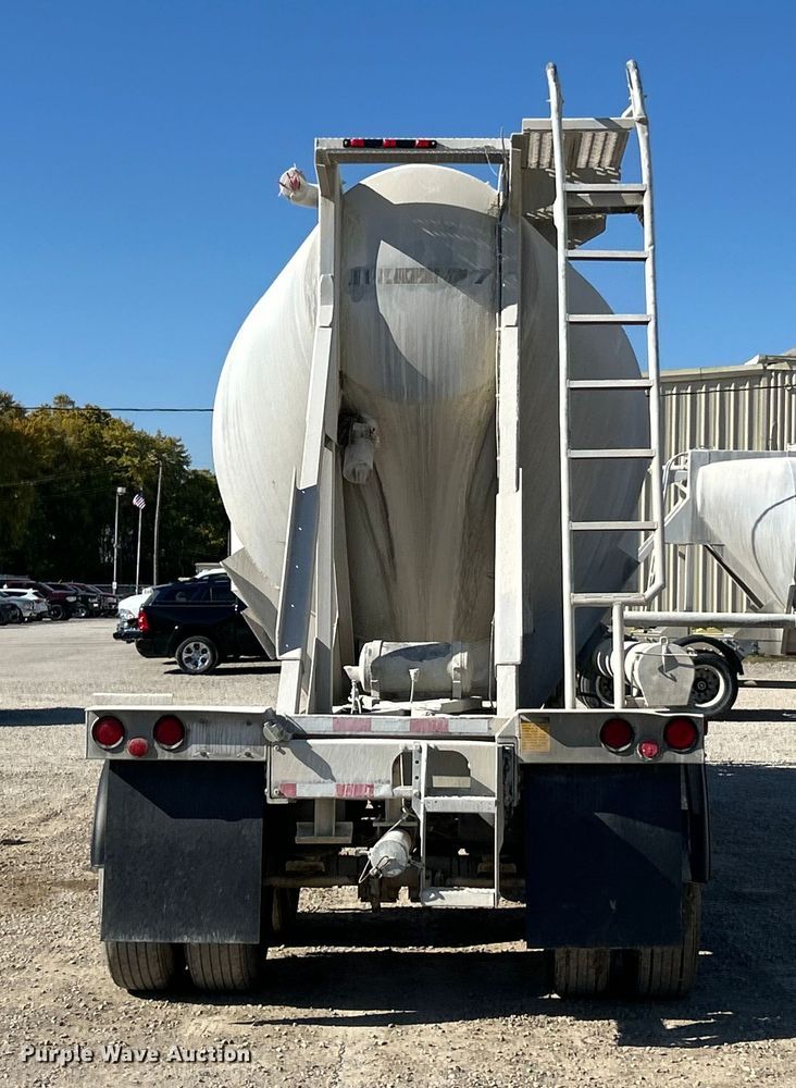 image for item ET6626 1992 J&L Tank pneumatic dry bulk trailer