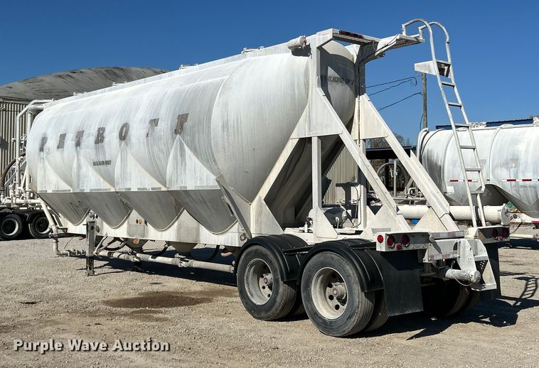 image for item ET6626 1992 J&L Tank pneumatic dry bulk trailer