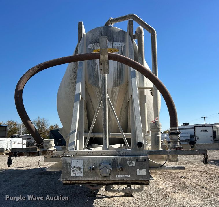 image for item ET6626 1992 J&L Tank pneumatic dry bulk trailer