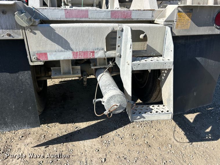 image for item ET6626 1992 J&L Tank pneumatic dry bulk trailer