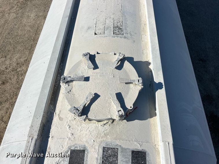 image for item ET6626 1992 J&L Tank pneumatic dry bulk trailer