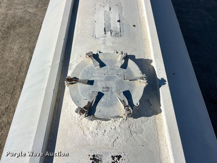 image for item ET6626 1992 J&L Tank pneumatic dry bulk trailer