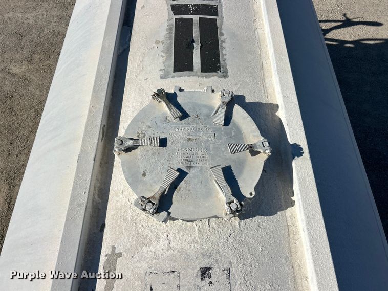 image for item ET6626 1992 J&L Tank pneumatic dry bulk trailer