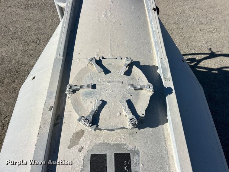 image for item ET6626 1992 J&L Tank pneumatic dry bulk trailer