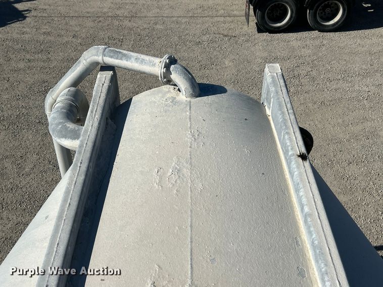 image for item ET6626 1992 J&L Tank pneumatic dry bulk trailer