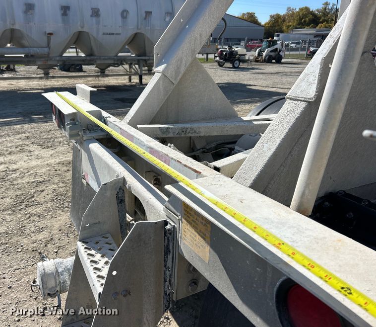 image for item ET6626 1992 J&L Tank pneumatic dry bulk trailer