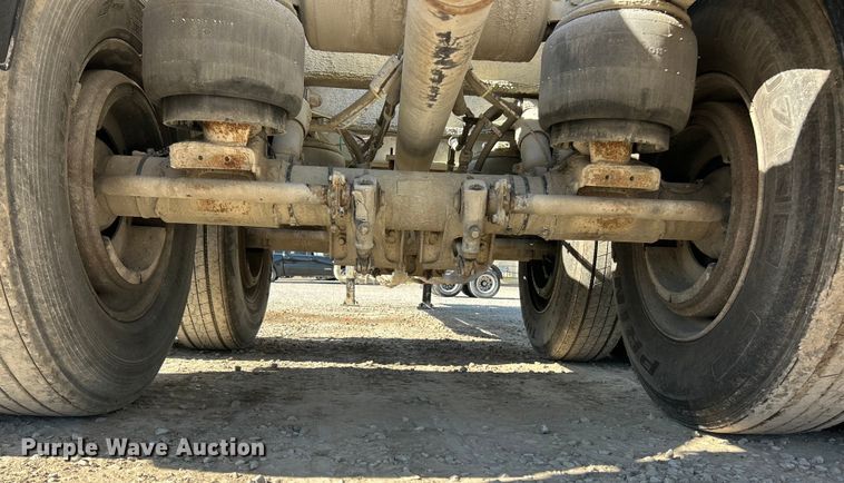 image for item ET6626 1992 J&L Tank pneumatic dry bulk trailer