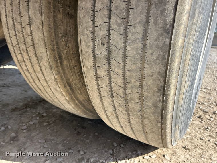 image for item ET6626 1992 J&L Tank pneumatic dry bulk trailer