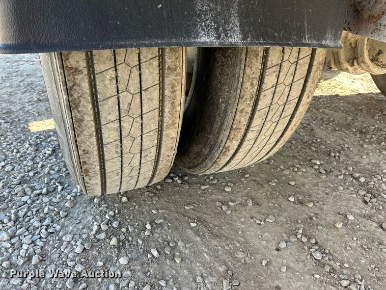 image for item ET6626 1992 J&L Tank pneumatic dry bulk trailer