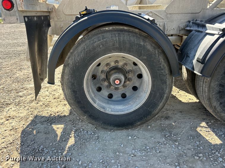 image for item ET6626 1992 J&L Tank pneumatic dry bulk trailer