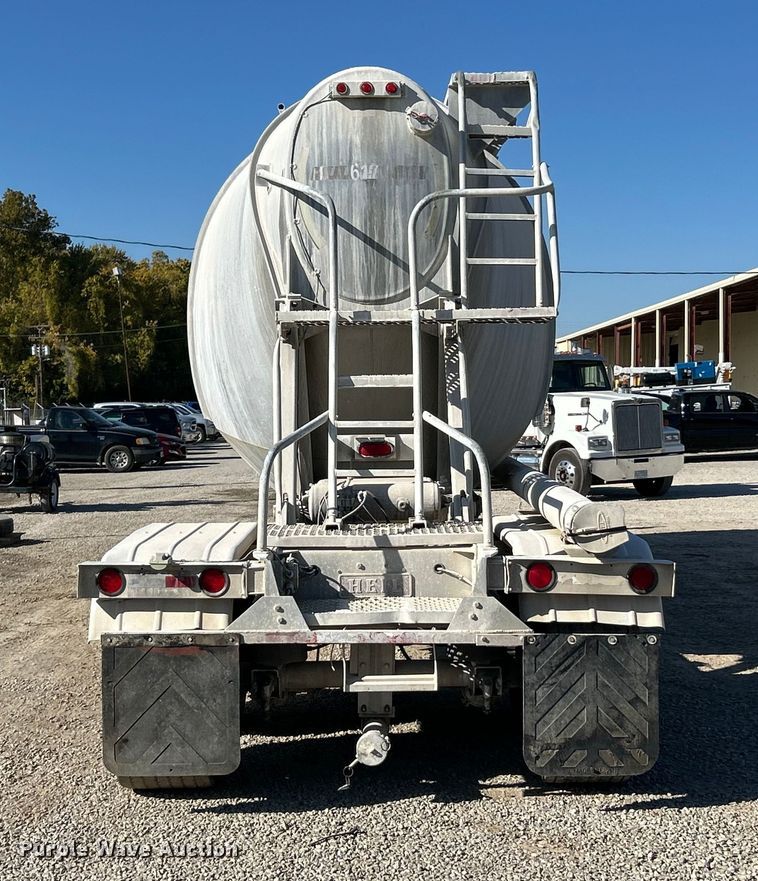 image for item ET6627 1997 Heil Tanker pneumatic dry bulk trailer
