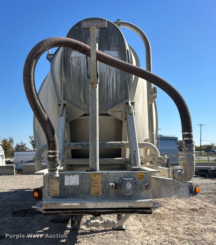 image for item ET6627 1997 Heil Tanker pneumatic dry bulk trailer