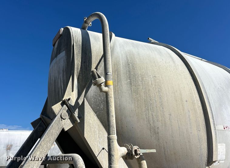 image for item ET6627 1997 Heil Tanker pneumatic dry bulk trailer