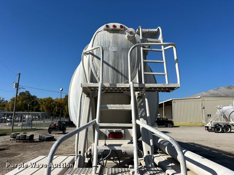 image for item ET6627 1997 Heil Tanker pneumatic dry bulk trailer