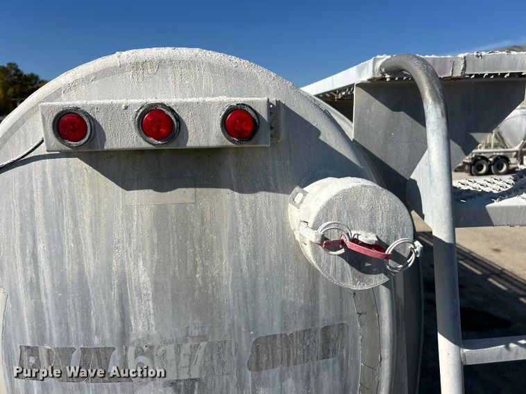 image for item ET6627 1997 Heil Tanker pneumatic dry bulk trailer