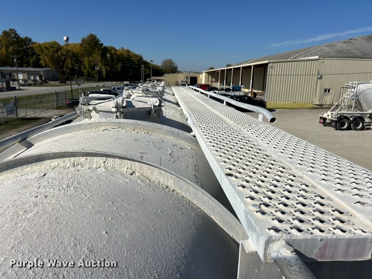 image for item ET6627 1997 Heil Tanker pneumatic dry bulk trailer