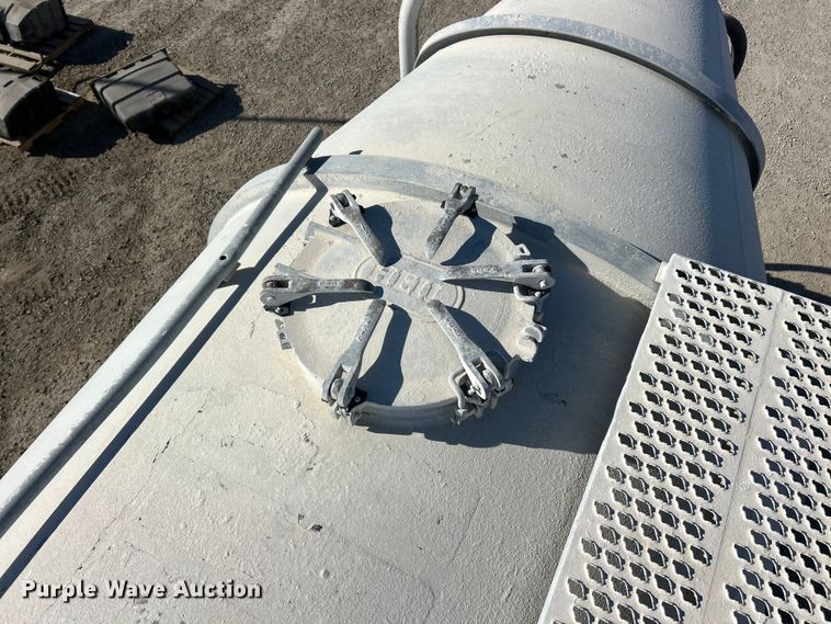 image for item ET6627 1997 Heil Tanker pneumatic dry bulk trailer