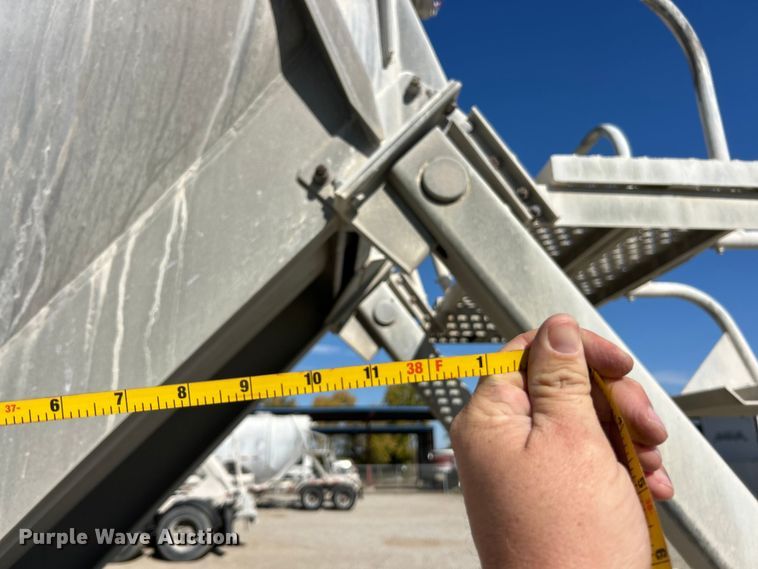 image for item ET6627 1997 Heil Tanker pneumatic dry bulk trailer